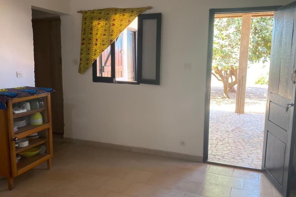 Petite Maison En Bord De Mer Palmarin Nguedj Exterior foto
