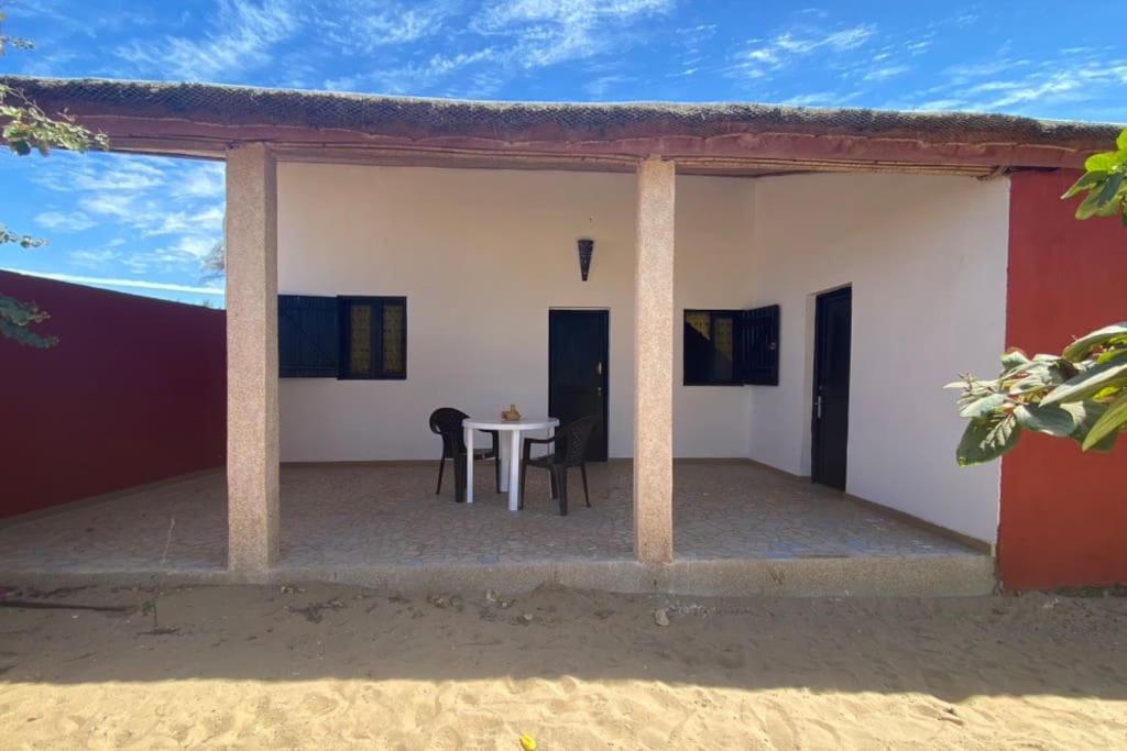 Petite Maison En Bord De Mer Palmarin Nguedj Exterior foto